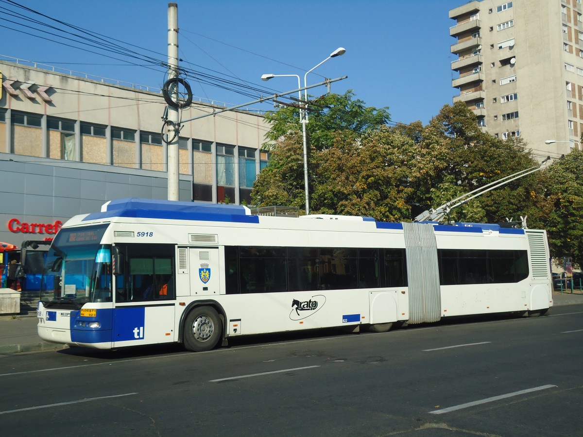 (136'437) - RATP Ploiesti - Nr. 5918/PH 923 - Neoplan Gelenkduobus (ex TL Lausanne/CH Nr. 822) am 5. Oktober 2011 beim Bahnhof Ploiesti S�d