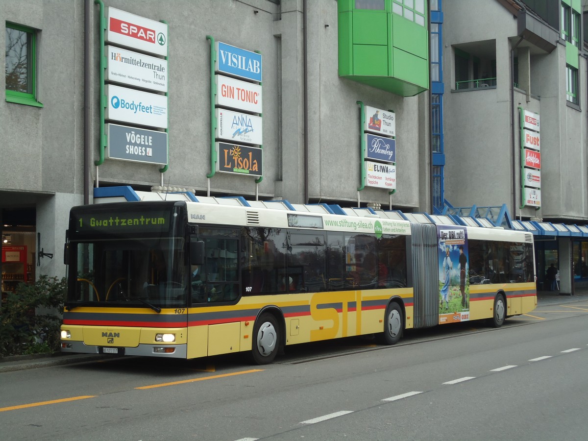 (136'733) - STI Thun - Nr. 107/BE 521'107 - MAN am 11. November 2011 in Thun, Postbr�cke