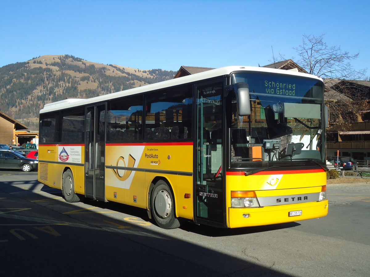 (137'002) - K�bli, Gstaad - BE 235'726 - Setra am 25. November 2011 beim Bahnhof Gstaad