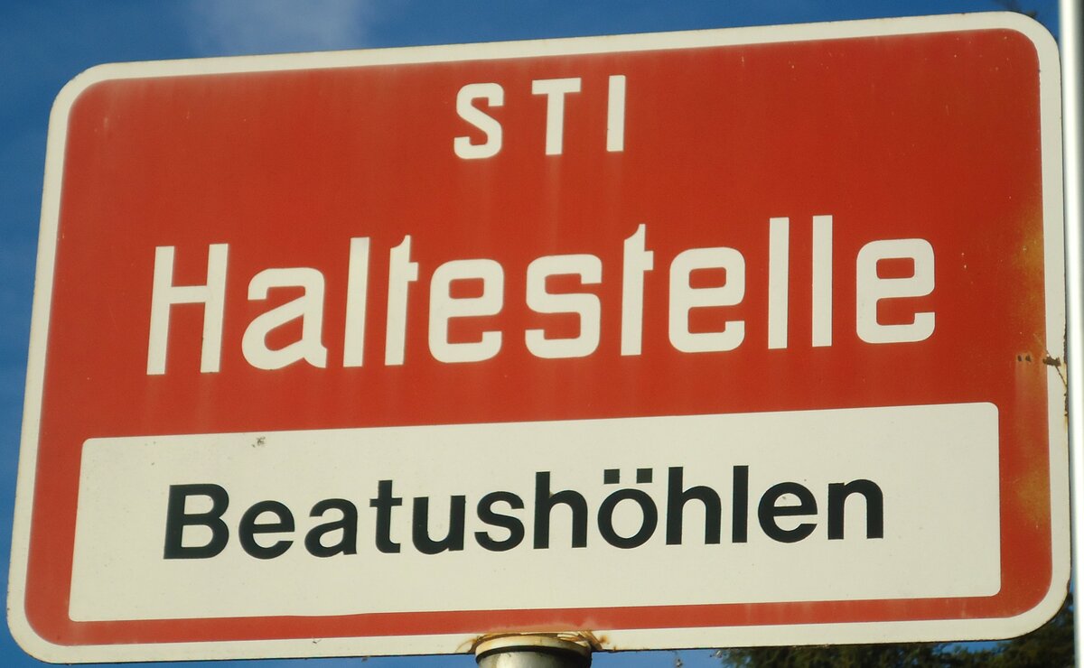 (137'050) - STI-Haltestellenschild - Sundlauenen, Beatush�hlen - am 28. November 2011