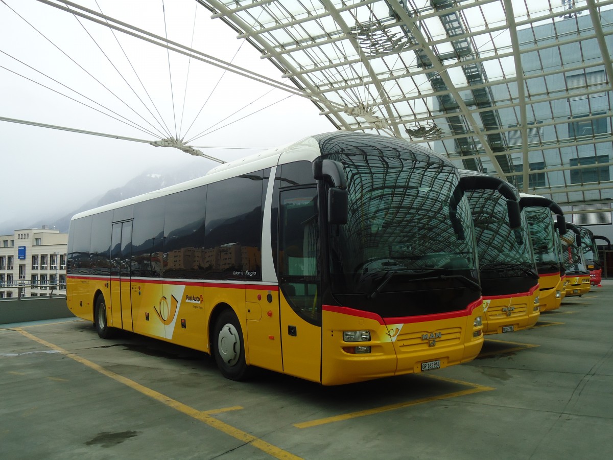 (137'883) - PostAuto Graub�nden - GR 162'984 - MAN am 5. M�rz 2012 in Chur, Postautostation