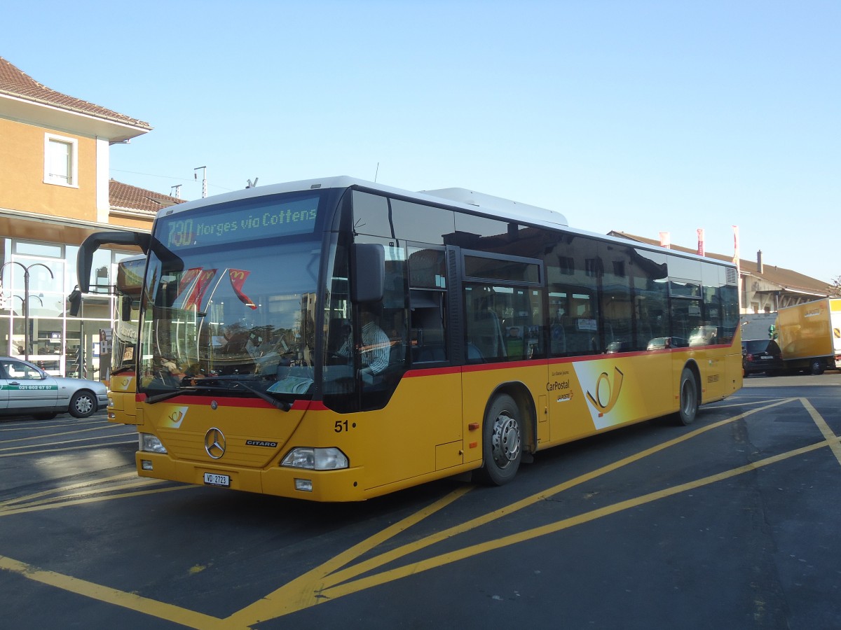 (138'164) - SAPJV, L'Isle - Nr. 51/VD 2723 - Mercedes am 9. M�rz 2012 beim Bahnhof Morges