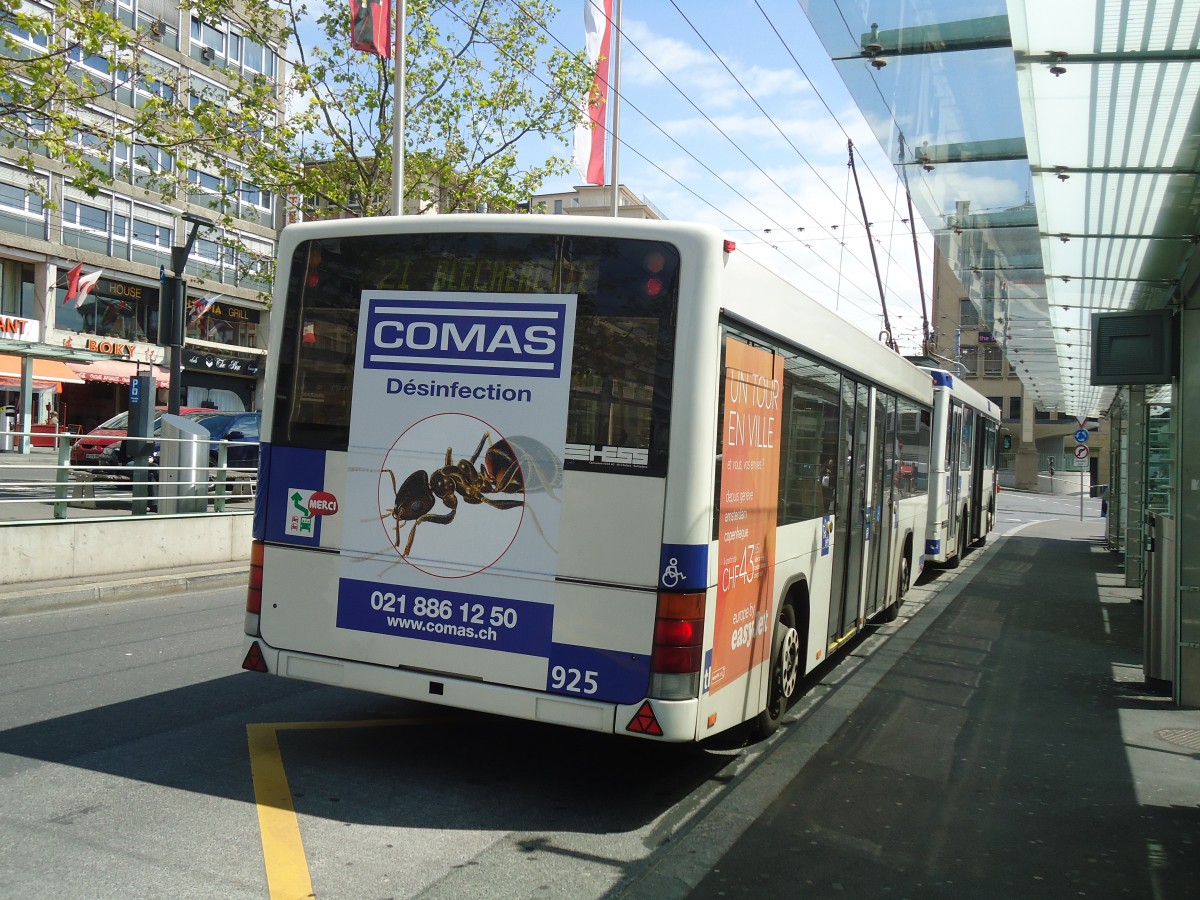 (138'749) - TL Lausanne - Nr. 925 - Lanz+Marti/Hess Personenanh�nger am 13. Mai 2012 beim Bahnhof Lausanne