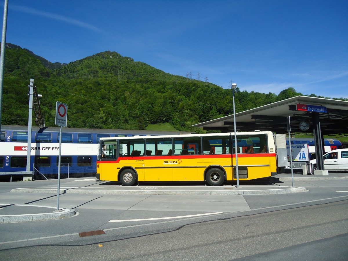 (138'961) - PostAuto Graub�nden (R�trobus) - NAW/Hess (ex P 24'428) am 17. Mai 2012 beim Bahnhof Ziegelbr�cke
