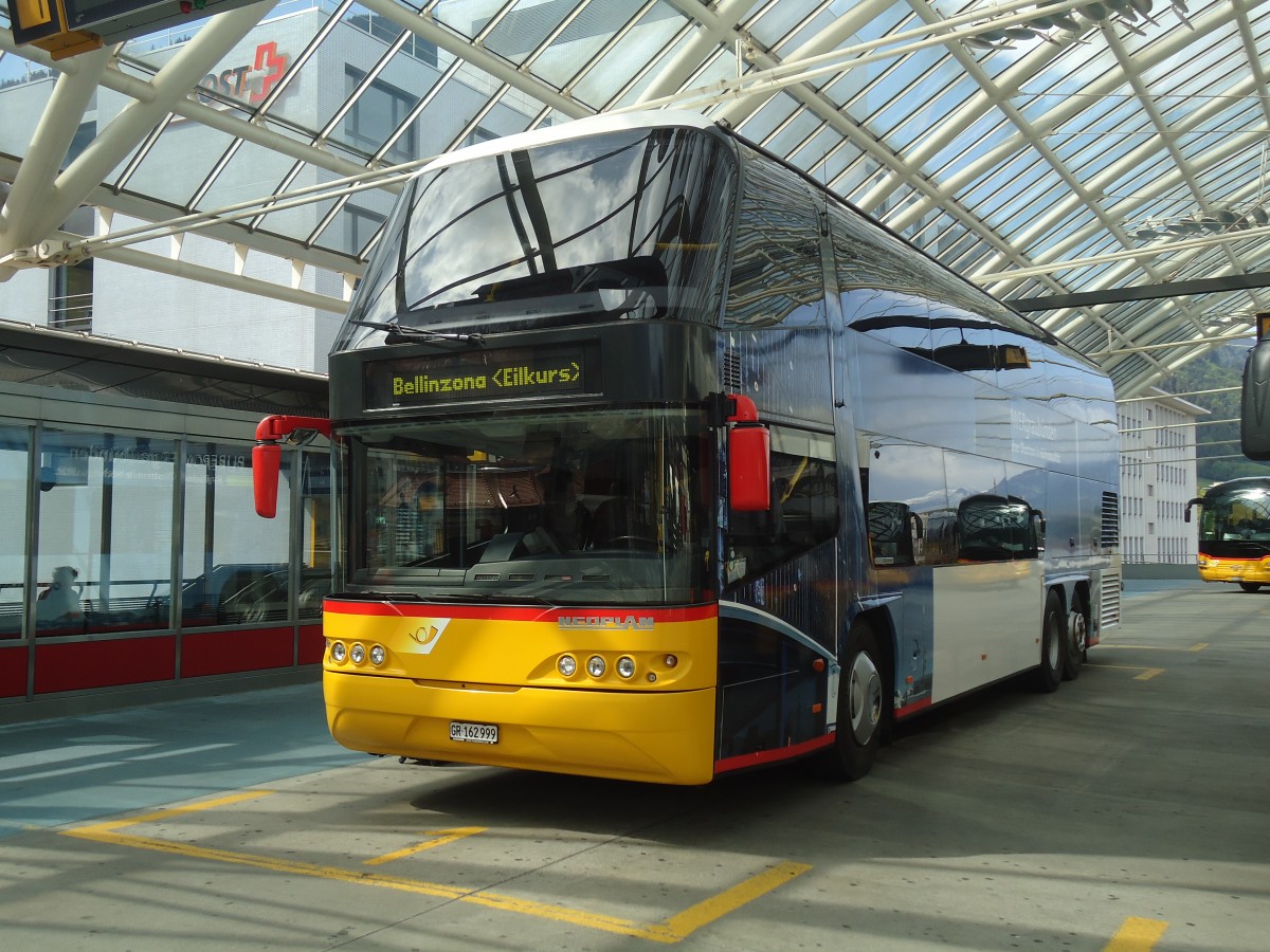 (138'988) - PostAuto Graub�nden - GR 162'999 - Neoplan am 20. Mai 2012 in Chur, Postautostation