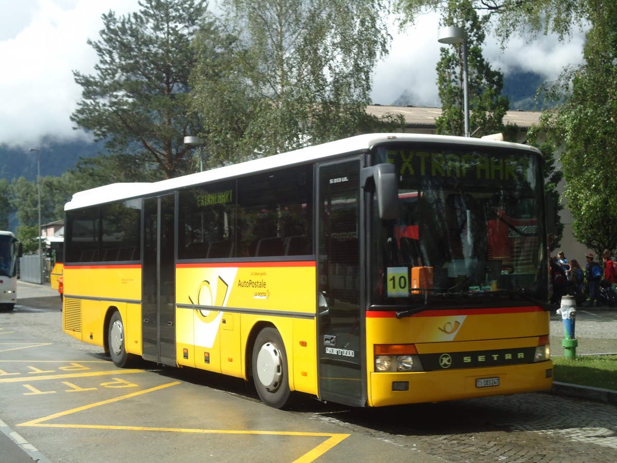 (139'374) - Marchetti, Airolo - TI 183'247 - Setra (ex Nr. 6) am 11. Juni 2012 beim Bahnhof Fl�elen