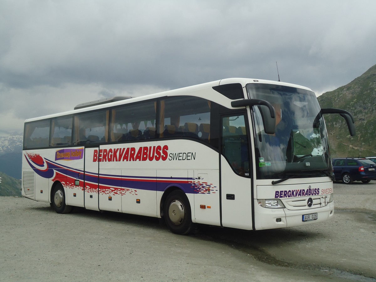 (140'316) - Aus Schweden: Bergkvarabuss, Kalmar - Nr. 103/AUR 026 - Mercedes am 1. Juli 2012 in Nufenen, Passh�he