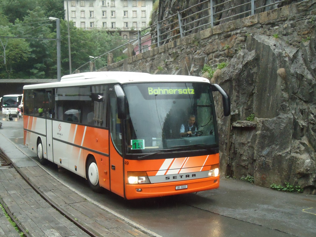 (140'385) - AAGU Altdorf - Nr. 49/UR 9000 - Setra am 1. Juli 2012 beim Bahnhof G�schenen