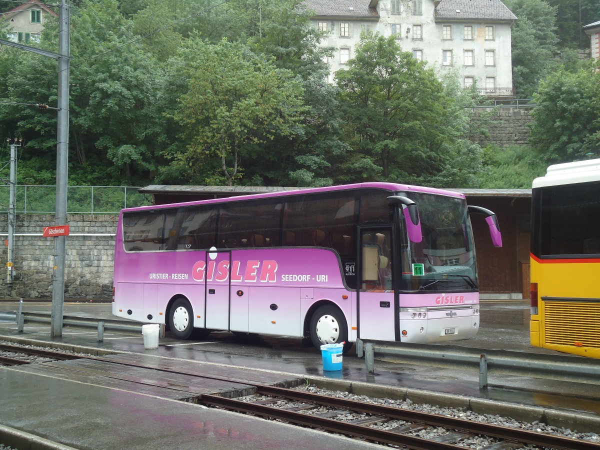 (140'392) - Gisler, Seedorf - UR 9331 - Van Hool am 1. Juli 2012 beim Bahnhof G�schenen