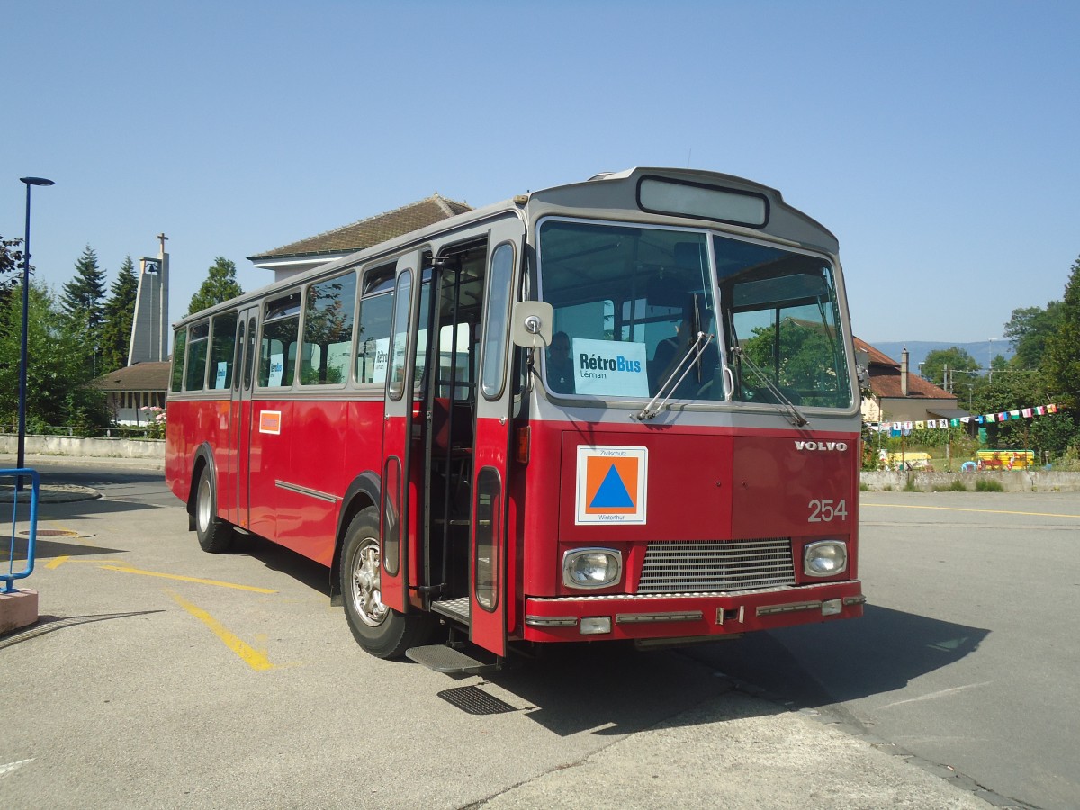 (141'271) - Zivilschutz, Winterthur (R�trobus) - Nr. 254/VD 722'000 - Volvo/T�scher (ex WV Winterthur Nr. 254) am 19. August 2012 beim Bahnhof Yvonand