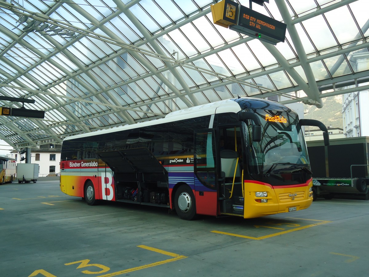 (141'579) - PostAuto Graub�nden - GR 162'990 - MAN am 15. September 2012 in Chur, Postautostation
