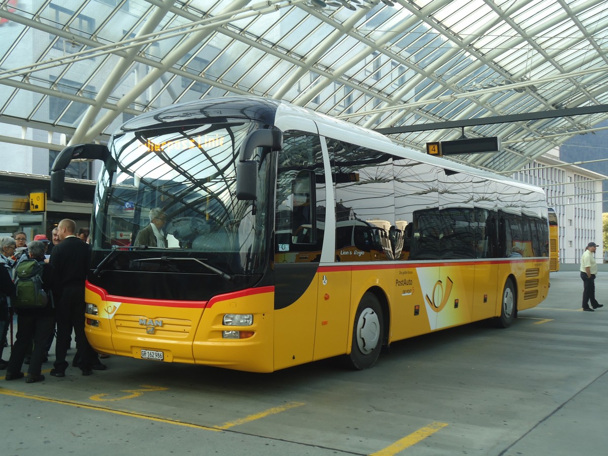 (141'586) - PostAuto Graub�nden - GR 162'986 - MAN am 15. September 2012 in Chur, Postautostation