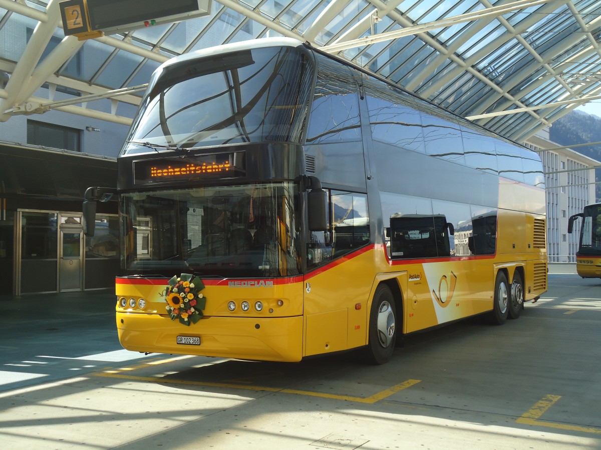 (141'758) - PostAuto Graub�nden - GR 102'368 - Neoplan am 15. September 2012 in Chur, Postautostation