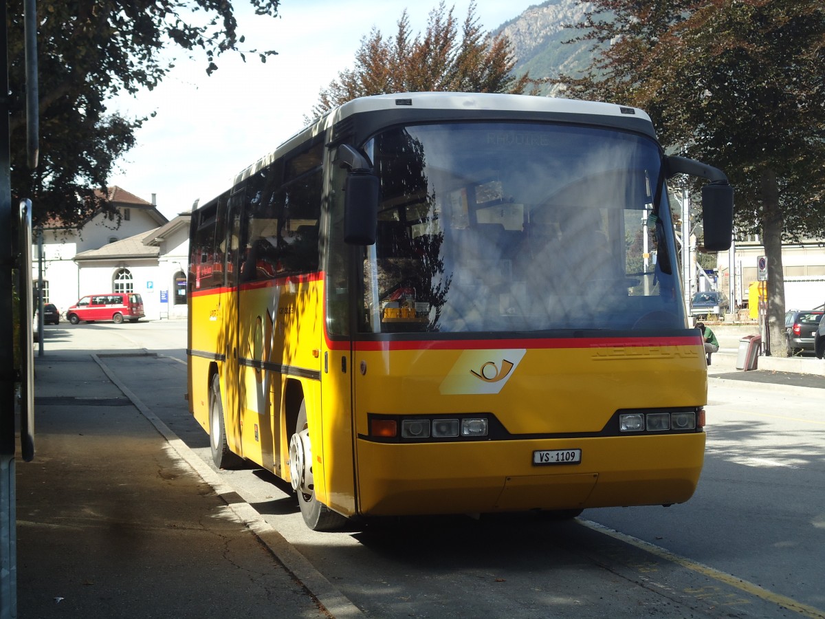 (141'835) - TMR Martigny - VS 1109 - Neoplan (ex Perrodin-M�tral, Le Ch�ble) am 23. September 2012 beim Bahnhof Martigny