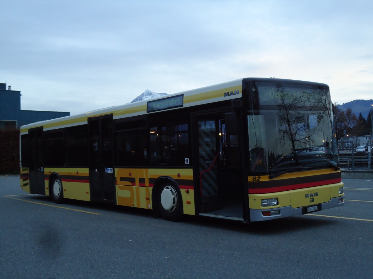 (142'269) - STI Thun - Nr. 82/BE 543'382 - MAN am 24. November 2012 bei der Schiffl�ndte Thun