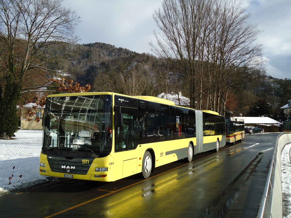 (142'433) - STI Thun - Nr. 144/BE 801'144 - MAN am 10. Dezember 2012 bei der Schiffl�ndte Thun