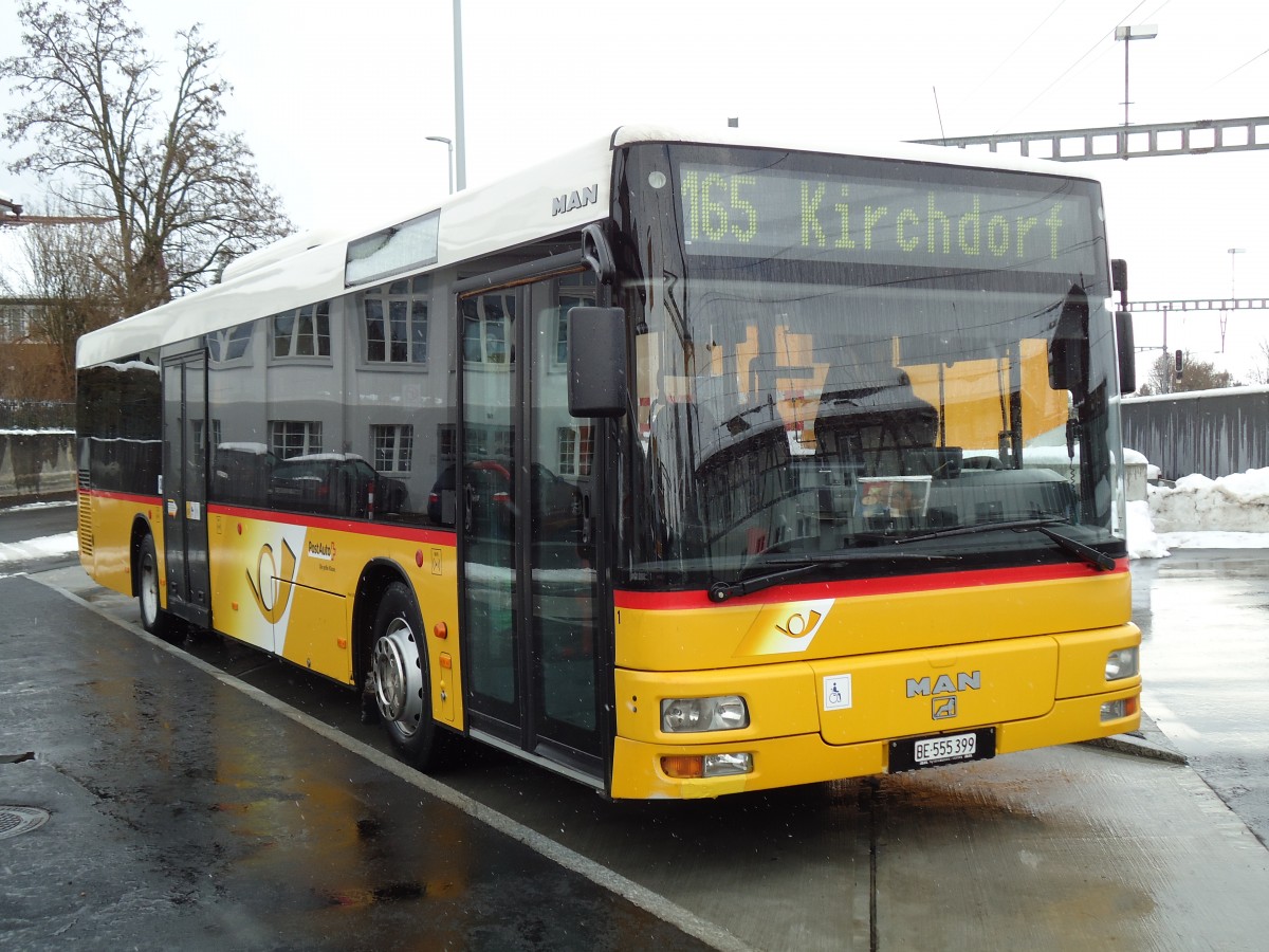 (142'444) - Lengacher, M�nsingen - Nr. 1/BE 555'399 - MAN am 10. Dezember 2012 beim Bahnhof M�nsingen