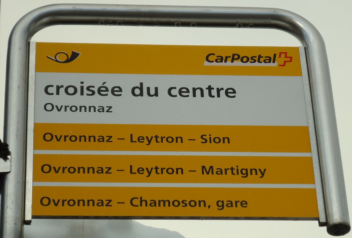 (142'647) - PostAuto-Haltestellenschild - Ovronnaz, crois�e du centre - am 26. Dezember 2012