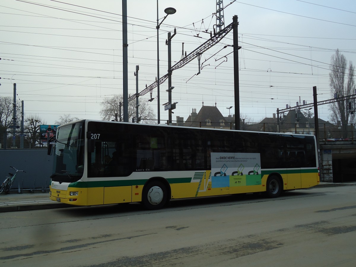 (142'707) - TN Neuch�tel - Nr. 207/NE 114'207 - MAN am 29. Dezember 2012 beim Bahnhof Neuch�tel