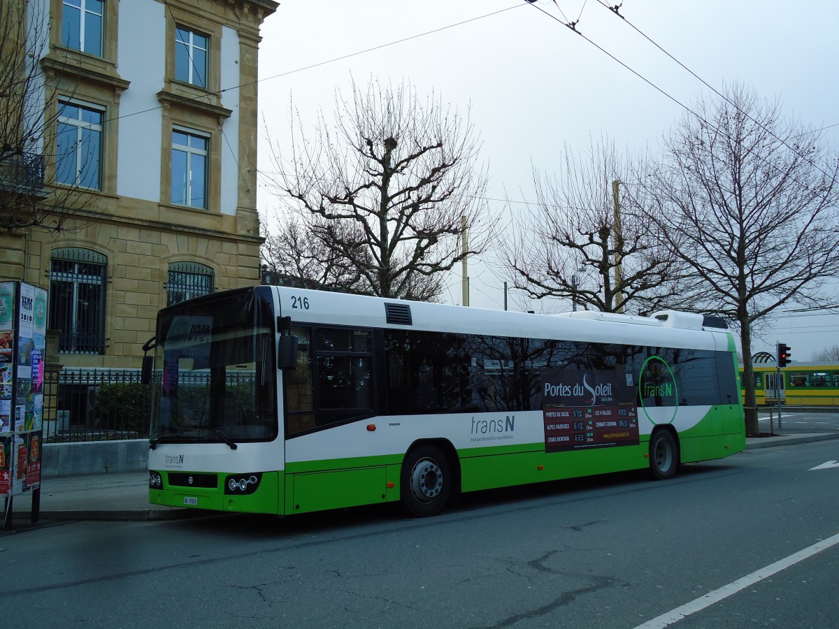 (142'708) - transN, La Chaux-de-Fonds - Nr. 216/NE 93'216 - Volvo (ex TN Neuch�tel Nr. 216) am 29. Dezember 2012 in Neuch�tel, Place Pury