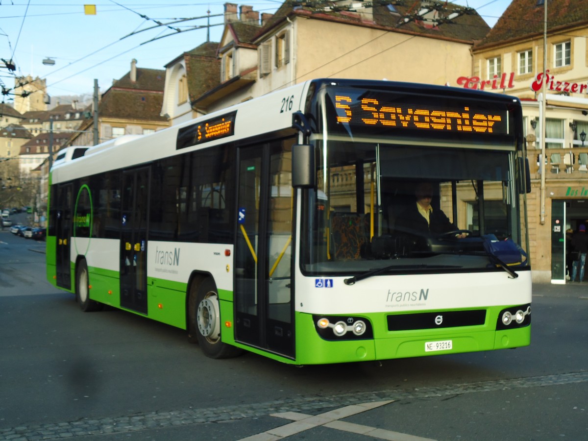 (142'727) - transN, La Chaux-de-Fonds - Nr. 216/NE 93'216 - Volvo (ex TN Neuch�tel Nr. 216) am 29. Dezember 2012 in Neuch�tel, Place Pury