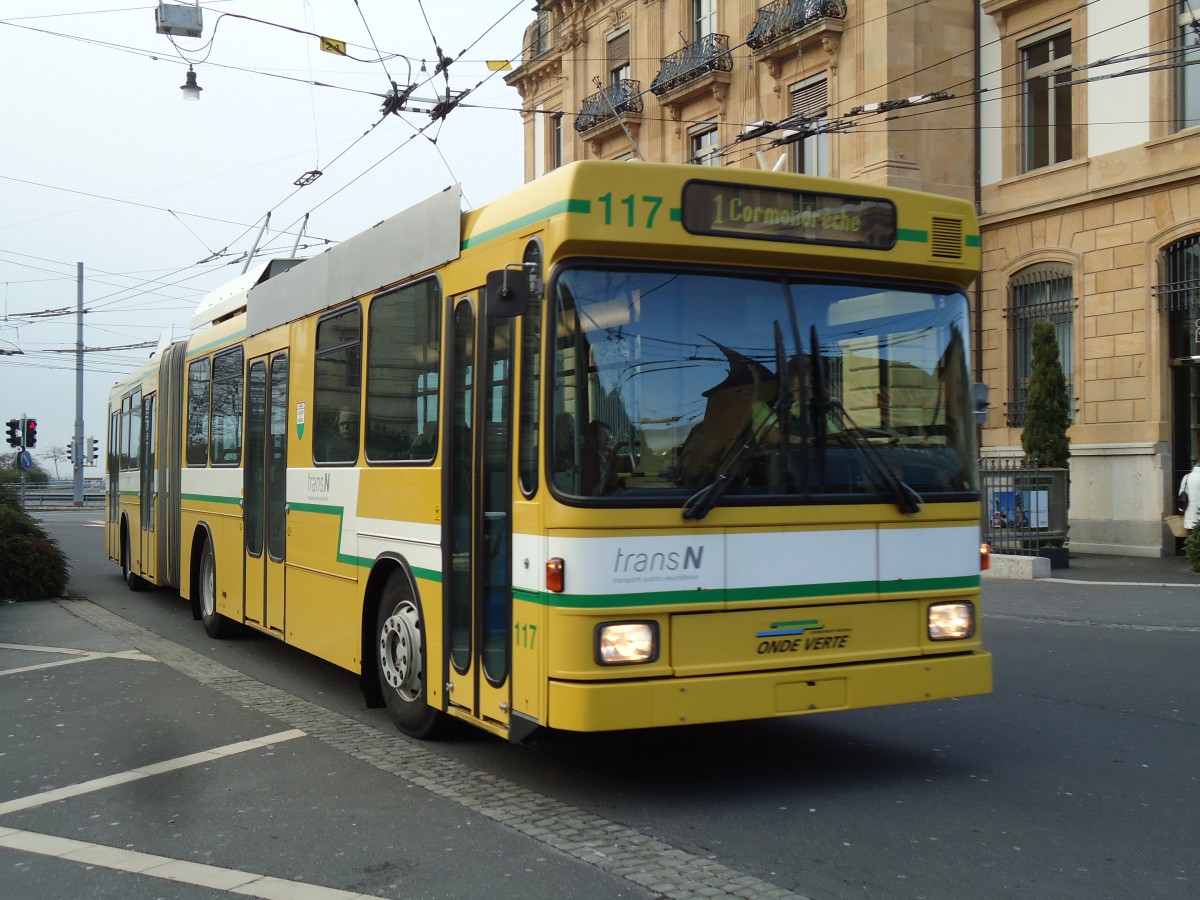 (142'748) - transN, La Chaux-de-Fonds - Nr. 117 - NAW/Hess Gelenktrolleybus (ex TN Neuch�tel Nr. 117) am 29. Dezember 2012 in Neuch�tel, Place Pury