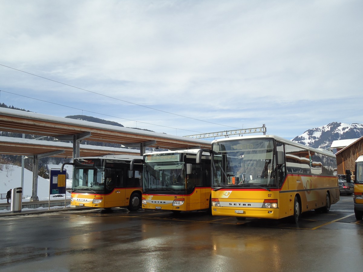 (143'064) - K�bli, Gstaad - Nr. 7/BE 403'014 - Setra am 20. Januar 2013 beim Bahnhof Gstaad