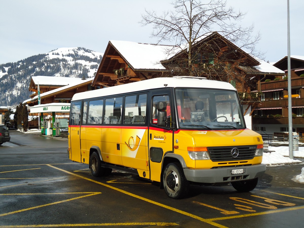 (143'069) - K�bli, Gstaad - Nr. 8/BE 305'545 - Mercedes/Kusters am 20. Januar 2013 beim Bahnhof Gstaad