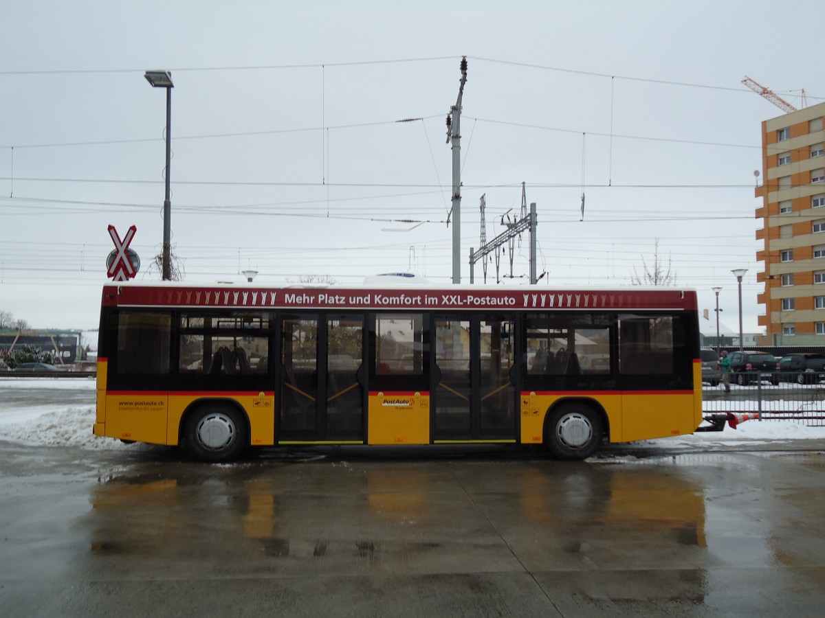 (143'091) - Klopfstein, Laupen - BE 193'594 - Lanz+Marti/Hess Personenanh�nger am 21. Januar 2013 beim Bahnhof D�dingen