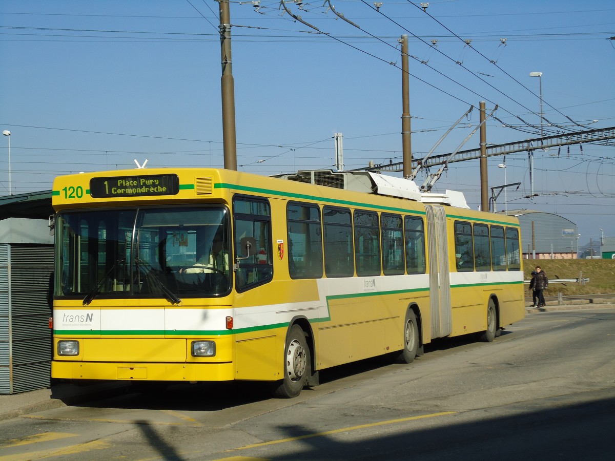(143'295) - transN, La Chaux-de-Fonds - Nr. 120 - NAW/Hess Gelenktrolleybus (ex TN Neuch�tel Nr. 120) am 19. Februar 2013 beim Bahnhof Marin