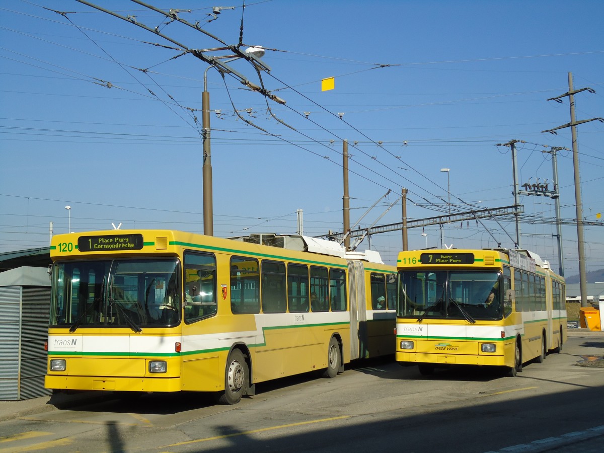(143'297) - transN, La Chaux-de-Fonds - Nr. 120 + 116 - NAW/Hess Gelenktrolleybusse (ex TN Neuch�tel Nr. 120 + 116) am 19. Februar 2013 beim Bahnhof Marin