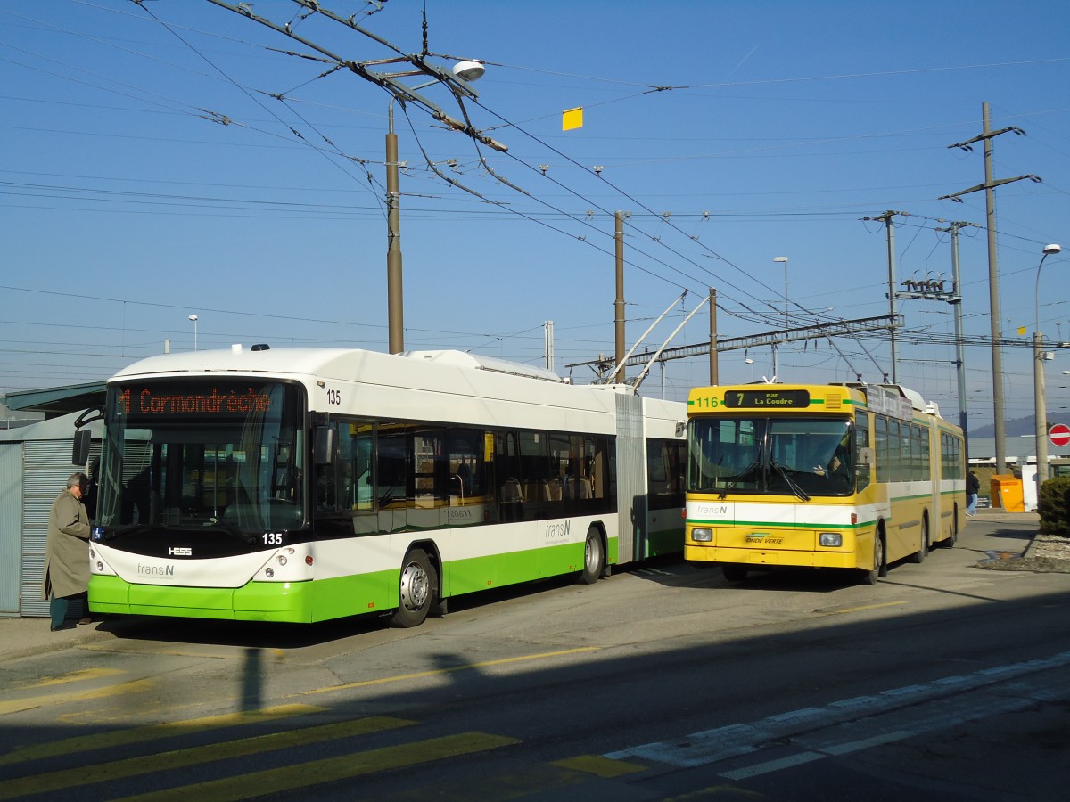 (143'298) - transN, La Chaux-de-Fonds - Nr. 135 - Hess/Hess Gelenktrolleybus (ex TN Neuch�tel Nr. 135 + Nr. 116 - NAW/Hess Gelenktrolleybus (ex TN Neuch�tel Nr. 116) am 19. Februar 2013 beim Bahnhof Marin