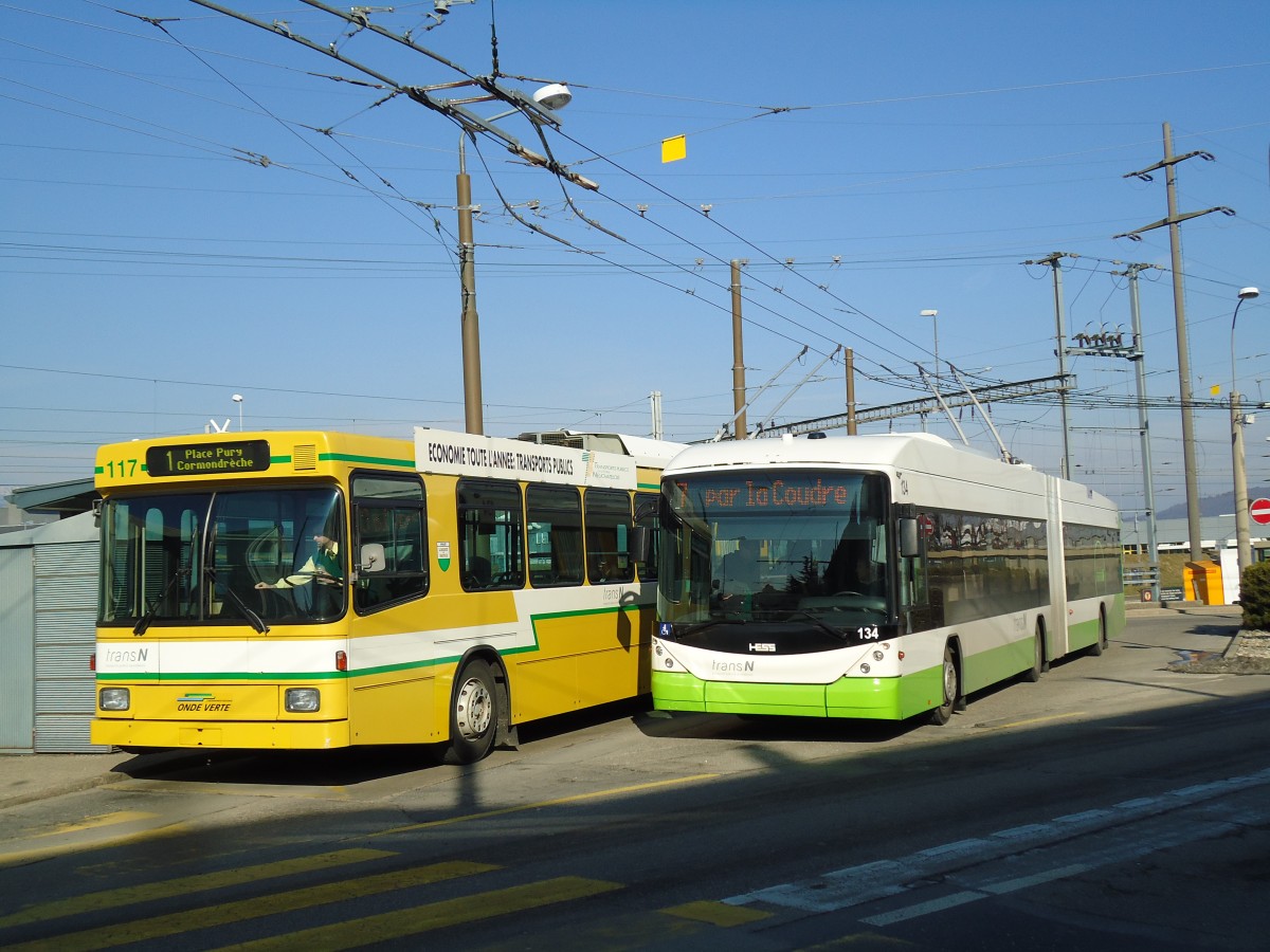(143'303) - transN, La Chaux-de-Fonds - Nr. 117 - NAW/Hess Gelenktrolleybus (ex TN Neuch�tel Nr. 117) + Nr. 134 - Hess/Hess Gelenktrolleybus (ex TN Neuch�tel Nr. 134) am 19. Februar 2013 beim Bahnhof Marin 