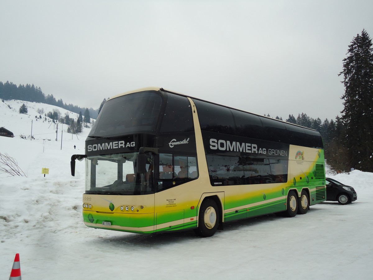 (143'329) - Sommer, Gr�nen - BE 71'702 - Neoplan am 21. Februar 2013 in Eriz, SnowPark