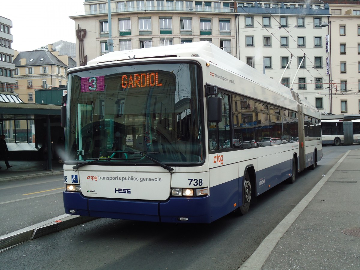 (143'342) - TPG Gen�ve - Nr. 738 - Hess/Hess Gelenktrolleybus am 22. Februar 2013 beim Bahnhof Gen�ve