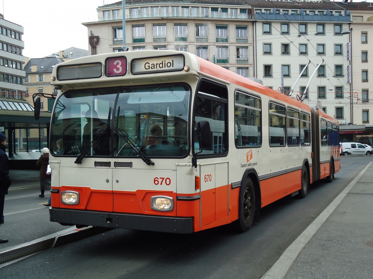(143'346) - TPG Gen�ve - Nr. 670 - Saurer/Hess Gelenktrolleybus am 22. Februar 2013 beim Bahnhof Gen�ve