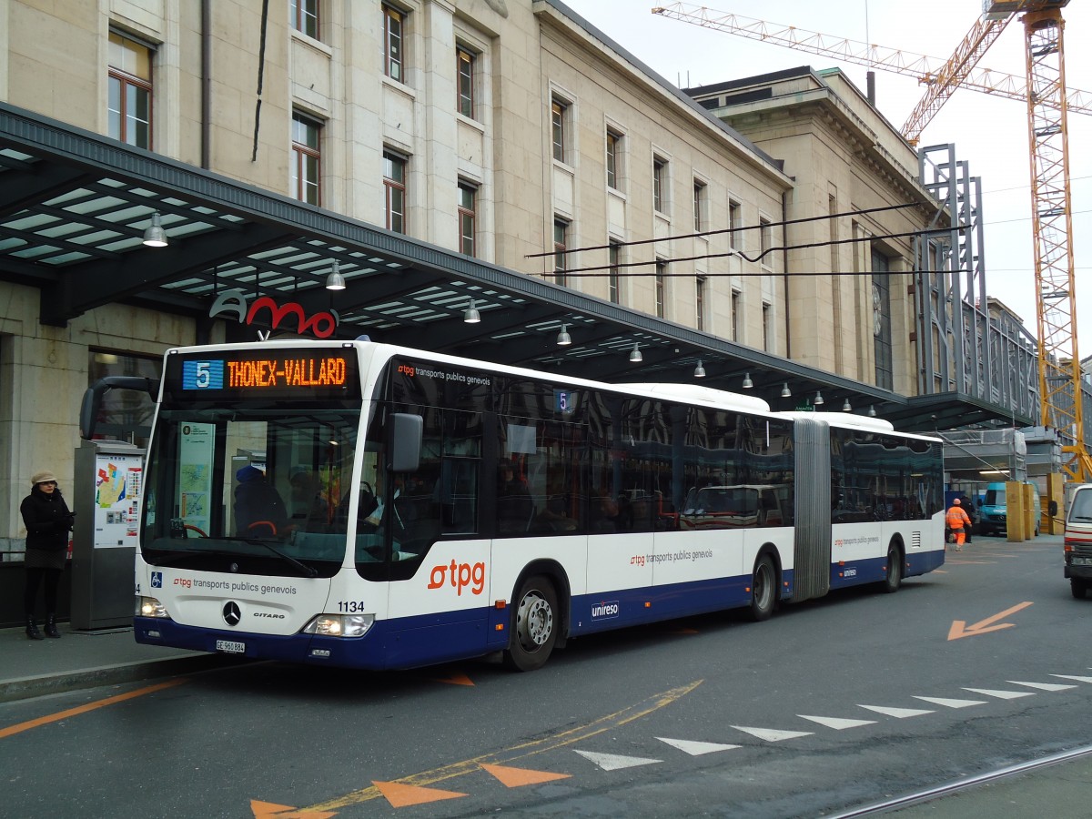 (143'348) - TPG Gen�ve - Nr. 1134/GE 960'884 - Mercedes am 22. Februar 2013 beim Bahnhof Gen�ve