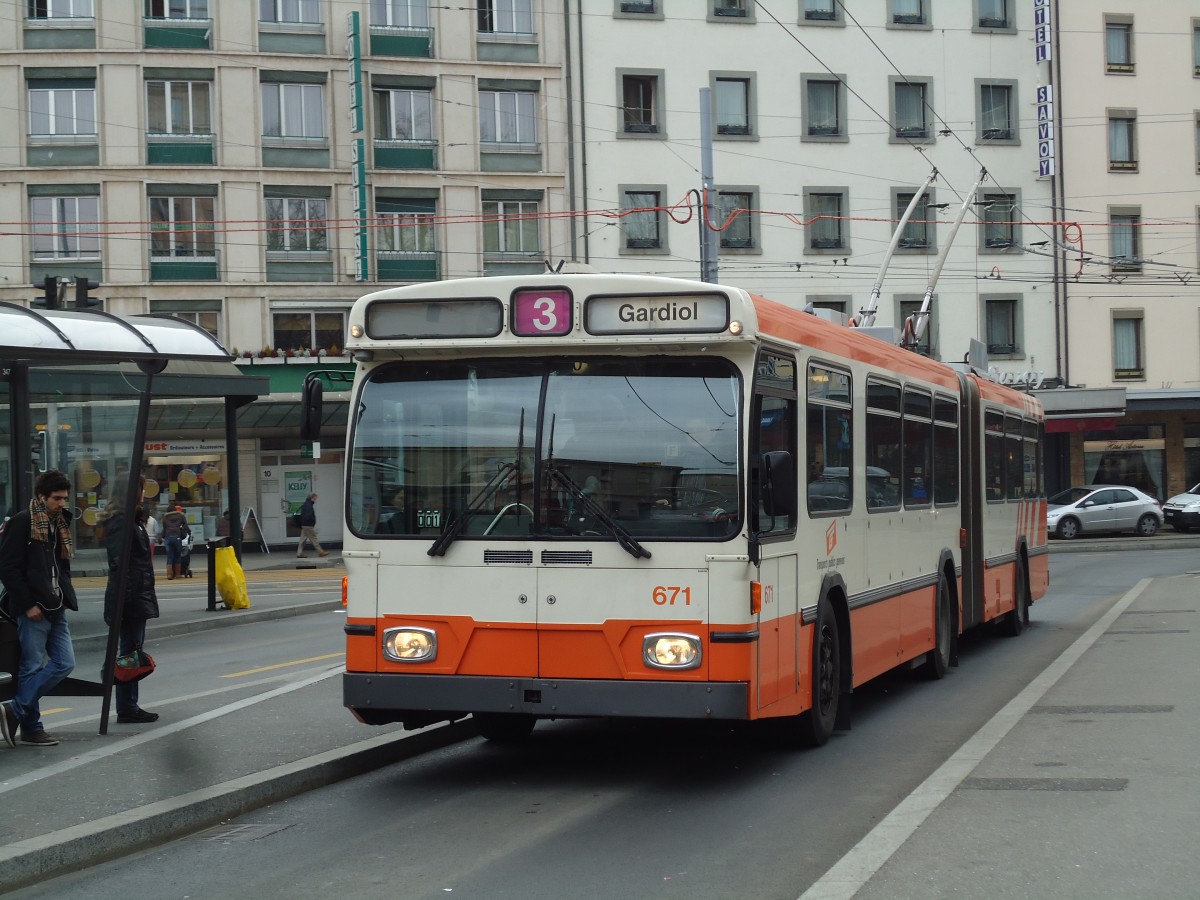 (143'360) - TPG Gen�ve - Nr. 671 - Saurer/Hess Gelenktrolleybus am 22. Februar 2013 beim Bahnhof Gen�ve