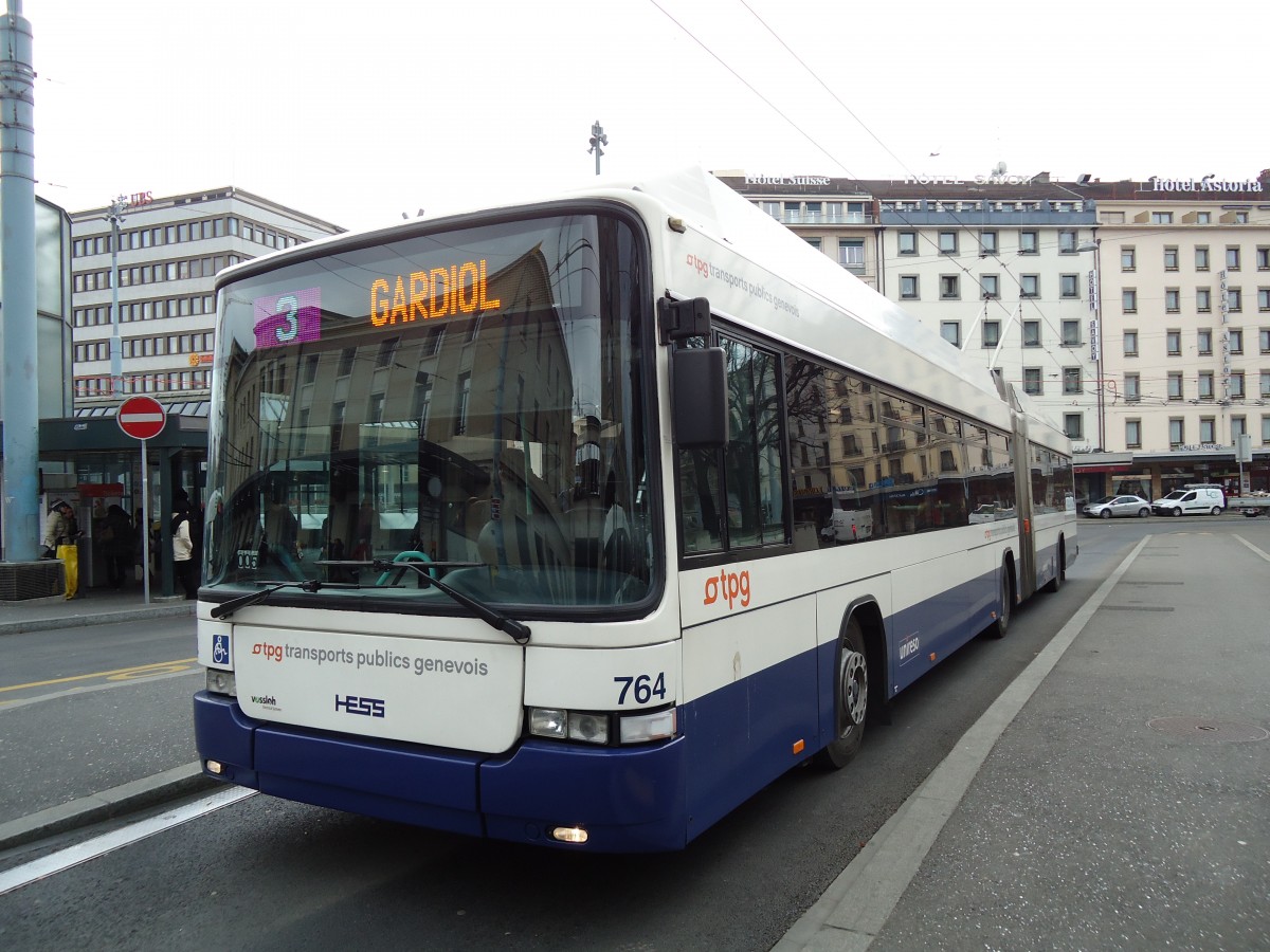 (143'367) - TPG Gen�ve - Nr. 764 - Hess/Hess Gelenktrolleybus am 22. Februar 2013 beim Bahnhof Gen�ve