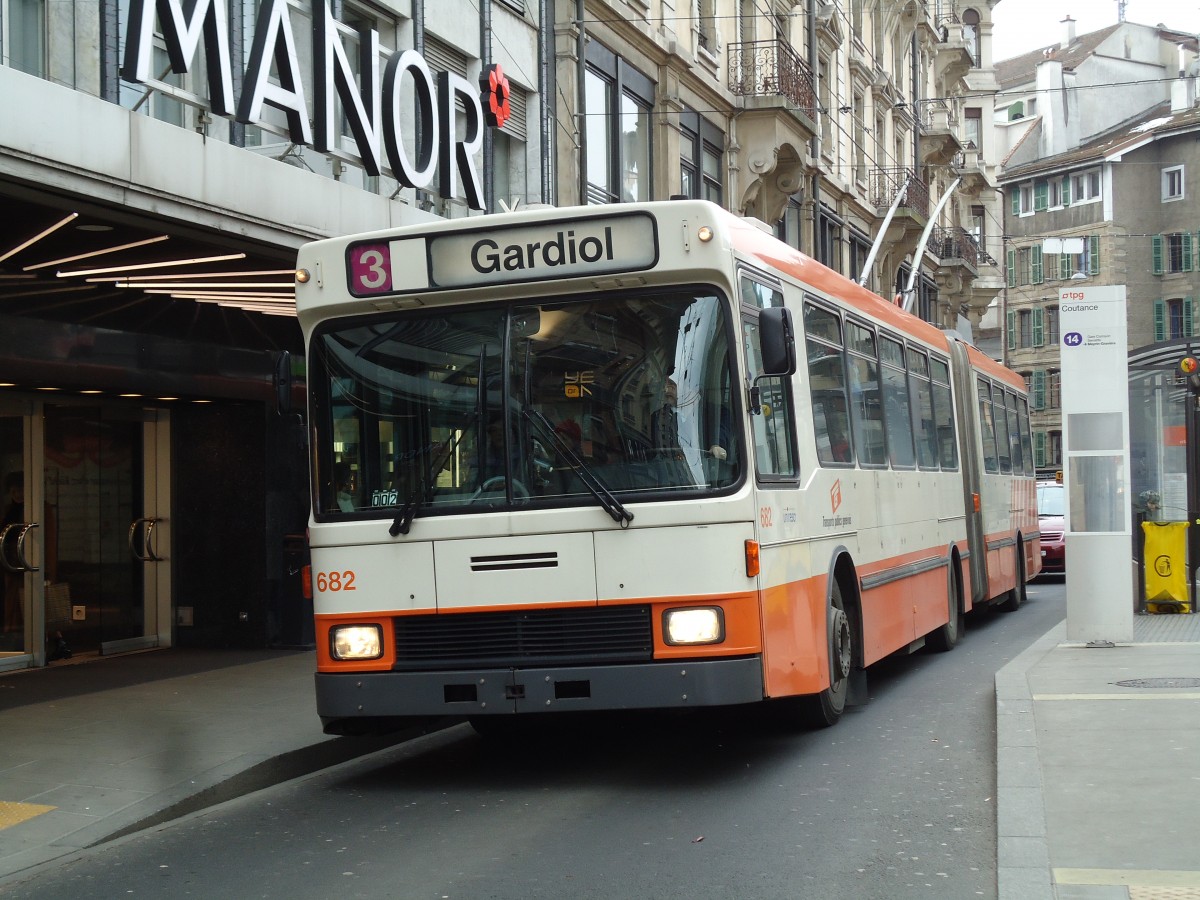(143'376) - TPG Gen�ve - Nr. 682 - NAW/Hess Gelenktrolleybus am 22. Februar 2013 in Gen�ve, Coutance