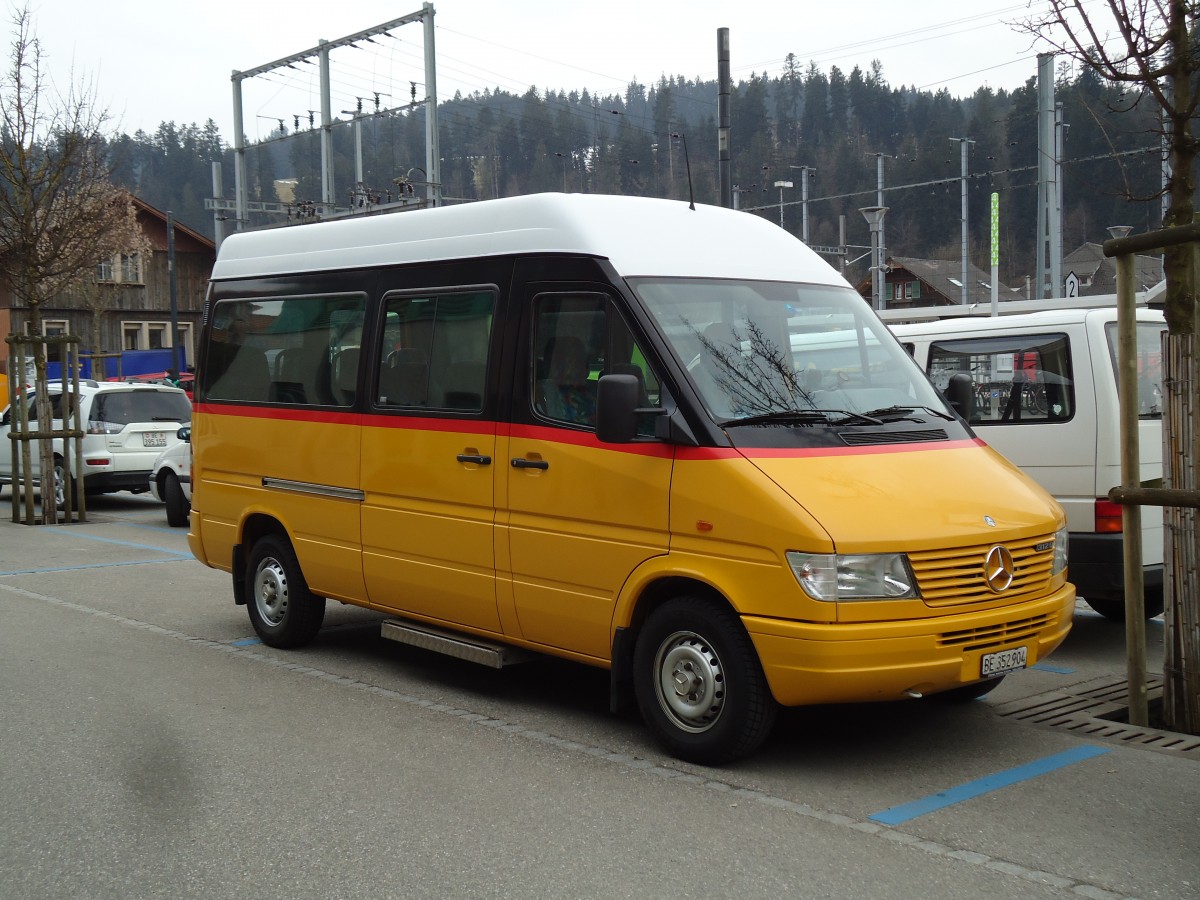 (143'573) - Z�rcher, Langnau - BE 352'904 - Mercedes am 23. M�rz 2013 beim Bahnhof Langnau