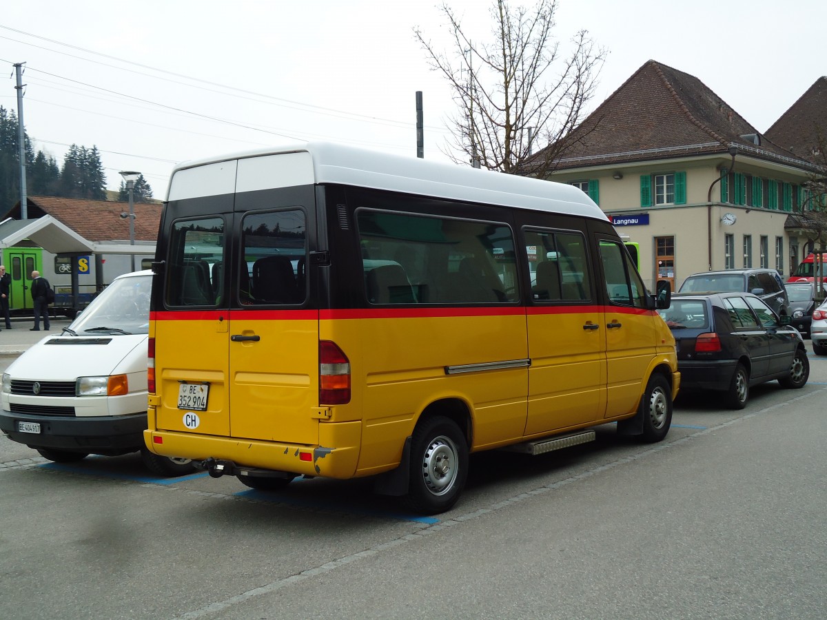 (143'574) - Z�rcher, Langnau - BE 352'904 - Mercedes am 23. M�rz 2013 beim Bahnhof Langnau
