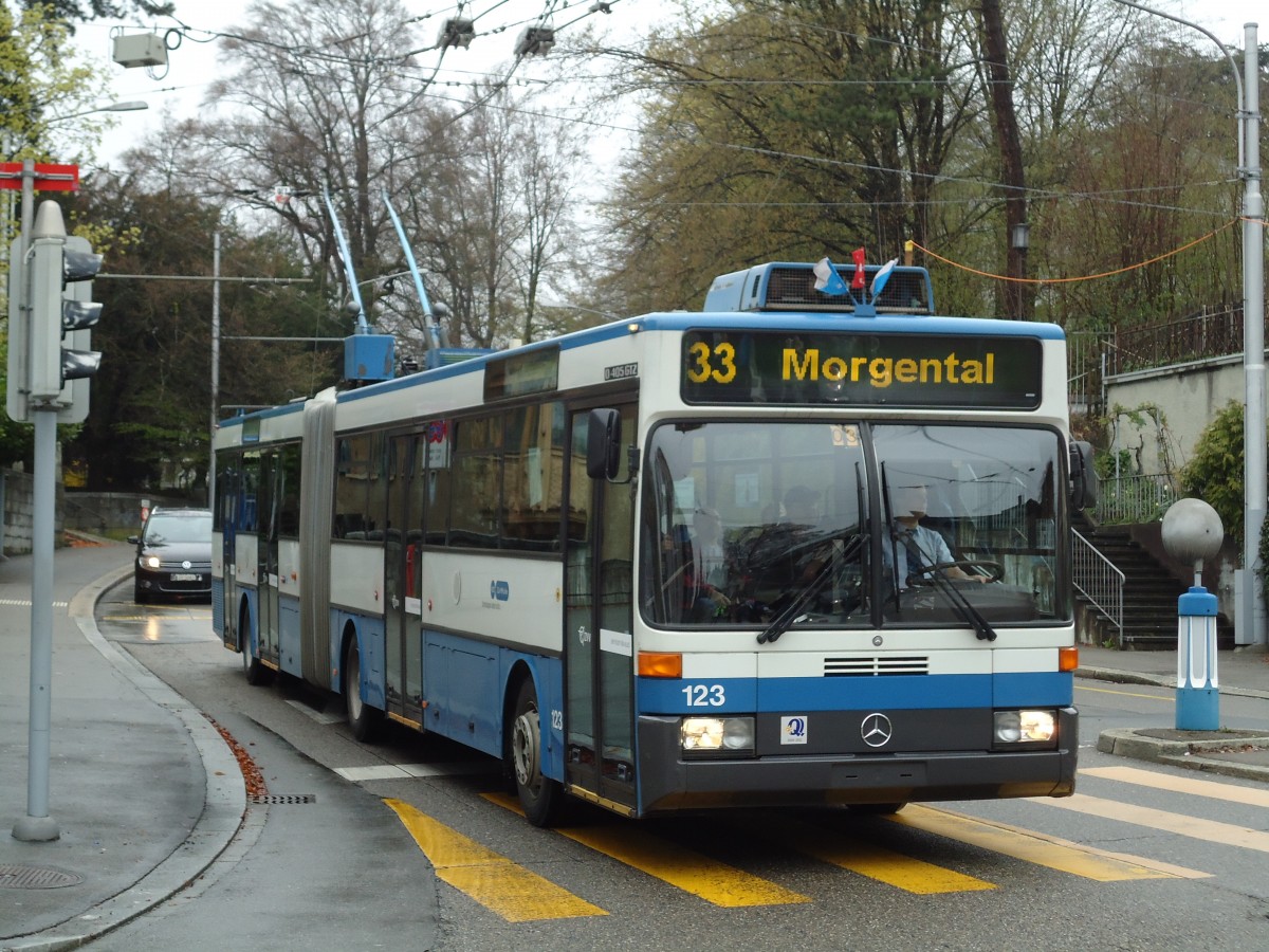 (143'731) - VBZ Z�rich - Nr. 123 - Mercedes Gelenktrolleybus am 21. April 2013 in Z�rich, Botanischer Garten