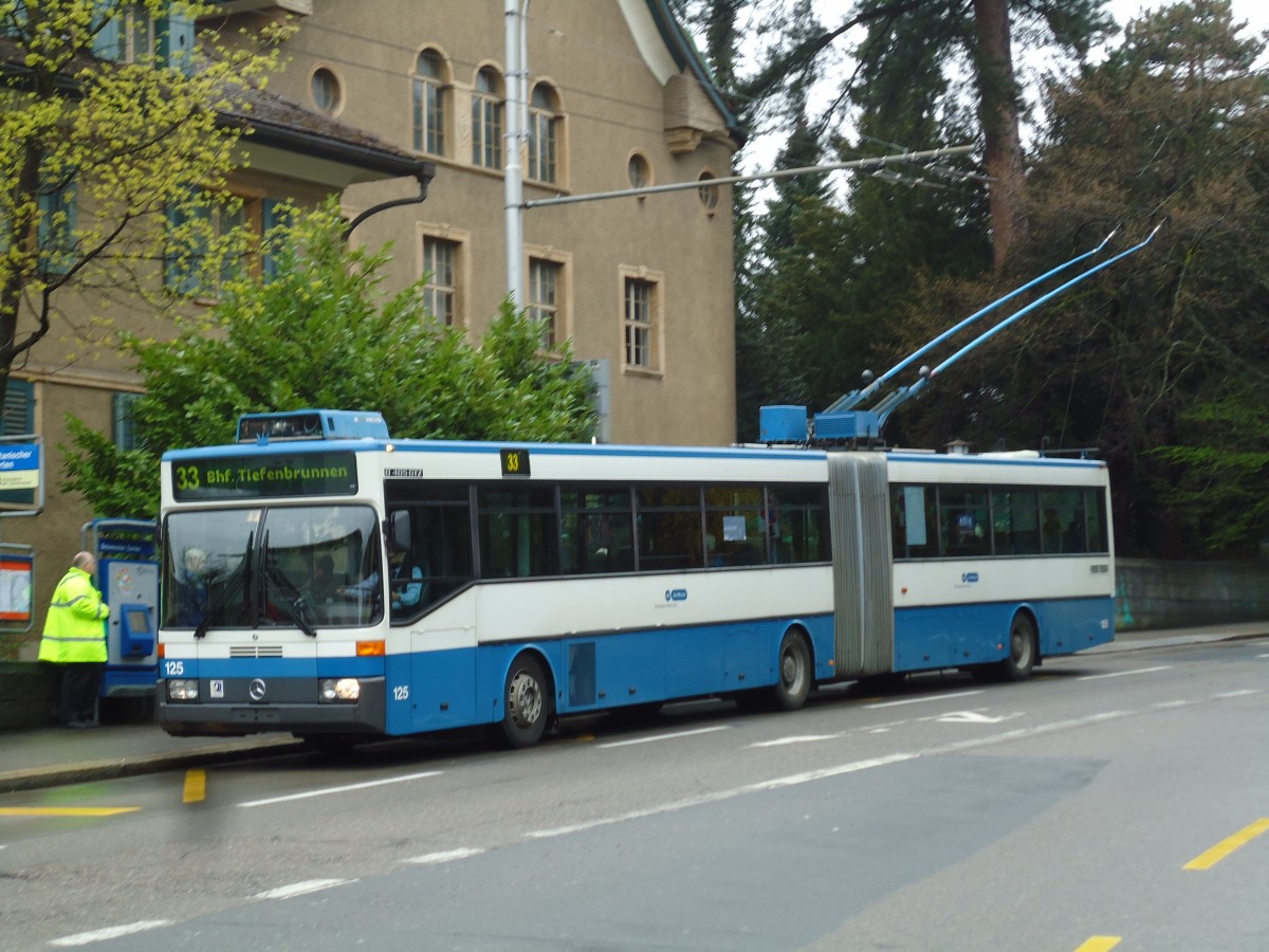 (143'733) - VBZ Z�rich - Nr. 125 - Mercedes Gelenktrolleybus am 21. April 2013 in Z�rich, Botanischer Garten