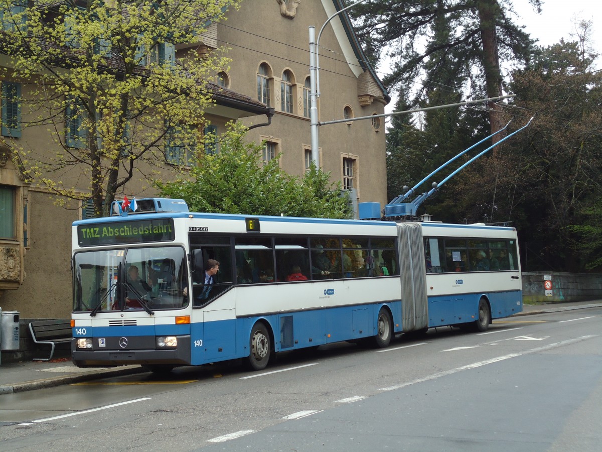(143'736) - VBZ Z�rich - Nr. 140 - Mercedes Gelenktrolleybus am 21. April 2013 in Z�rich, Botanischer Garten