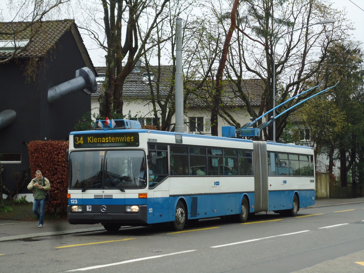 (143'751) - VBZ Z�rich - Nr. 123 - Mercedes Gelenktrolleybus am 21. April 2013 in Z�rich, Berghaldenstrasse