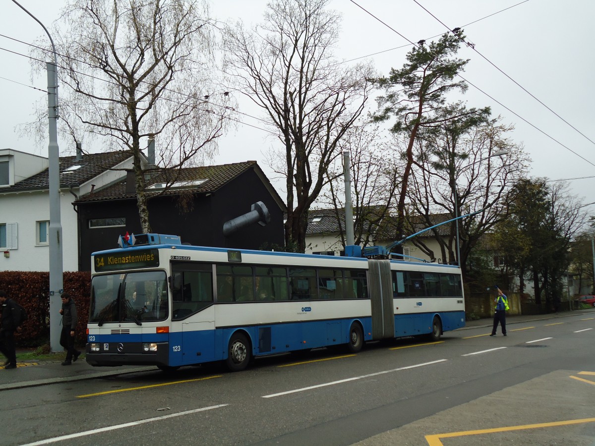(143'752) - VBZ Z�rich - Nr. 123 - Mercedes Gelenktrolleybus am 21. April 2013 in Z�rich, Berghaldenstrasse