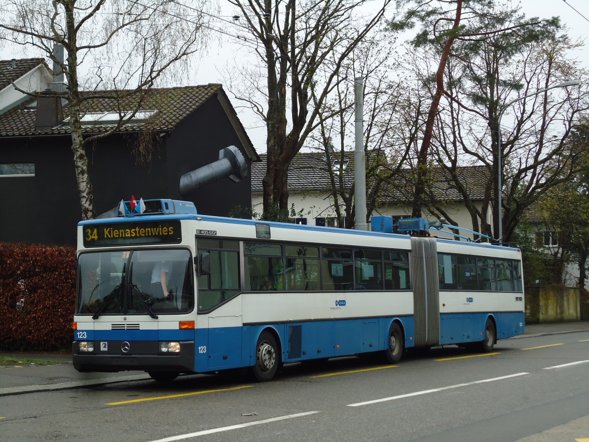 (143'753) - VBZ Z�rich - Nr. 123 - Mercedes Gelenktrolleybus am 21. April 2013 in Z�rich, Berghaldenstrasse