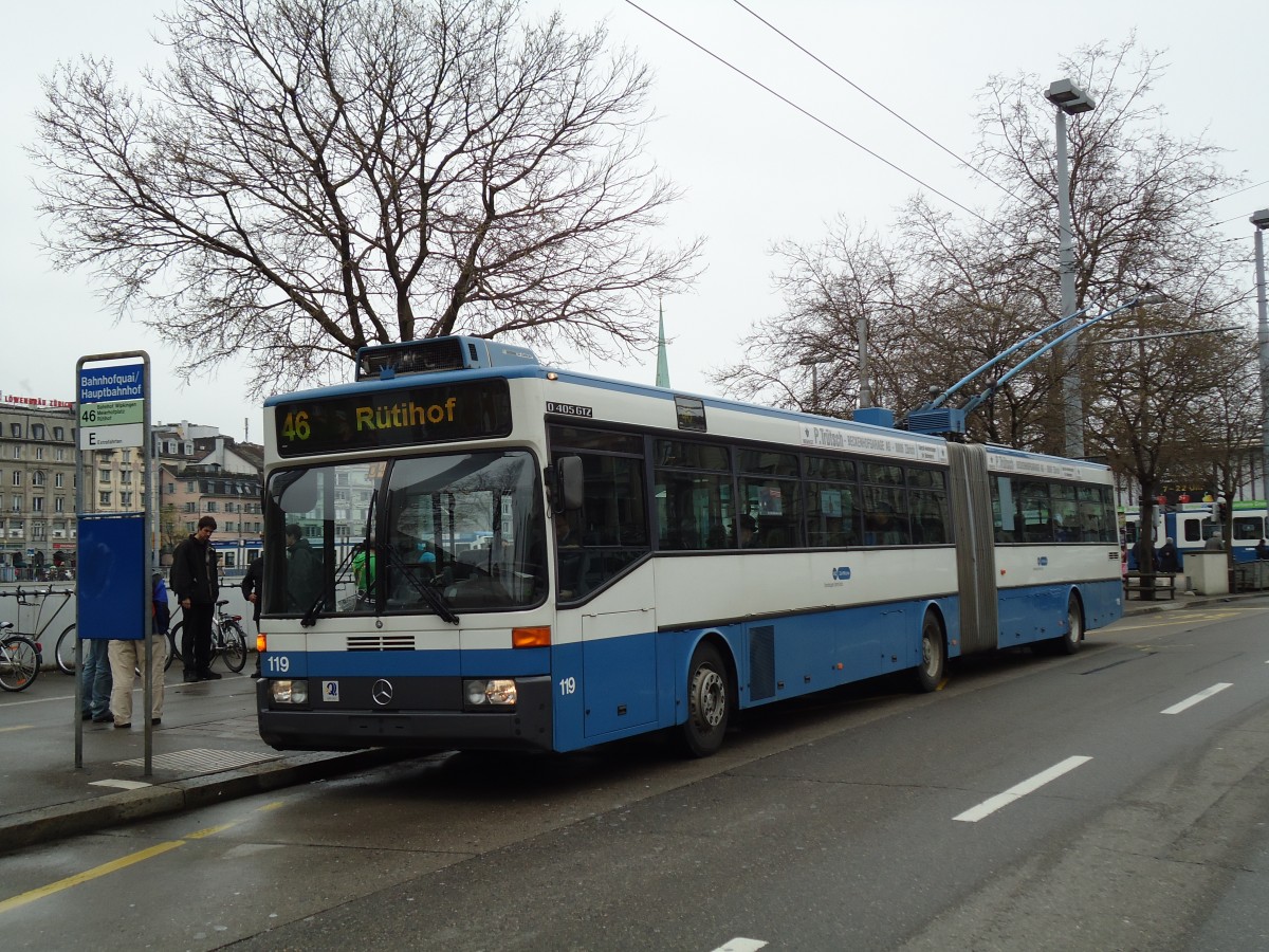 (143'766) - VBZ Z�rich - Nr. 119 - Mercedes Gelenktrolleybus am 21. April 2013 in Z�rich, Bahnhofquai/Hauptbahnhof