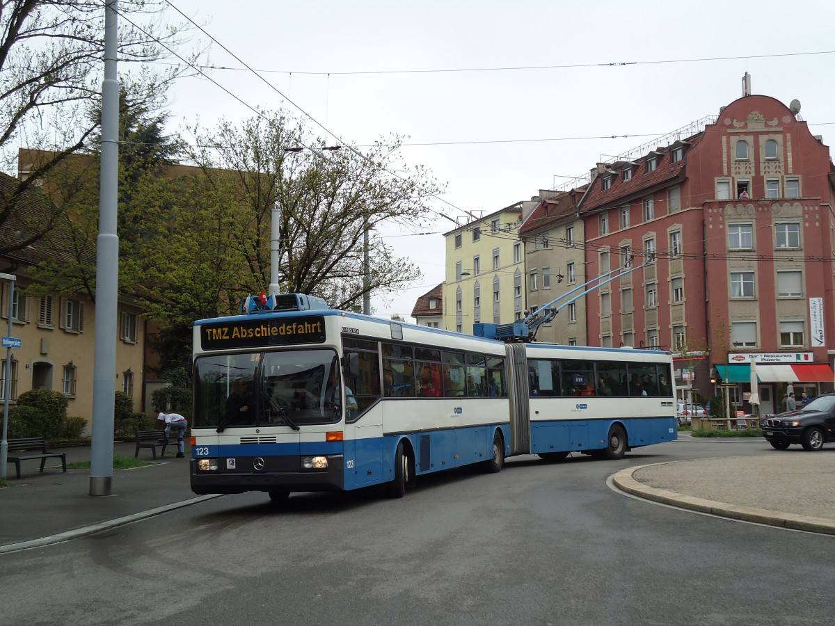 (143'780) - VBZ Z�rich - Nr. 123 - Mercedes Gelenktrolleybus am 21. April 2013 in Z�rich, Bullingerplatz